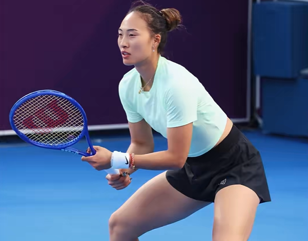 开云APP-郑钦文确认复出！首秀时间曝光，短短17天签下2份代言，年入超2亿